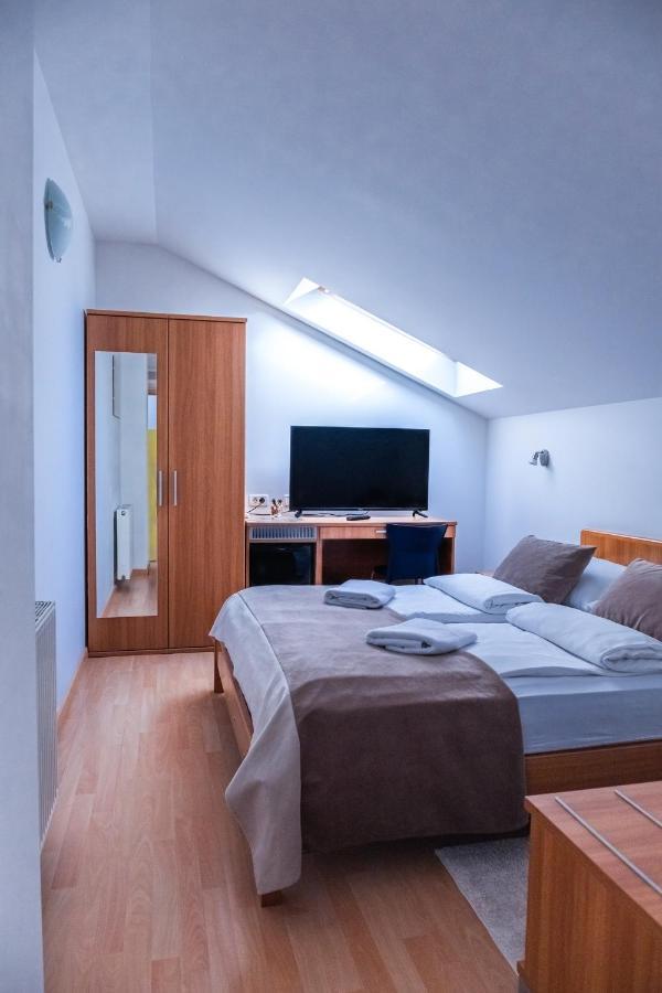 Garni Hotel Keltika อิซอลา ภายนอก รูปภาพ