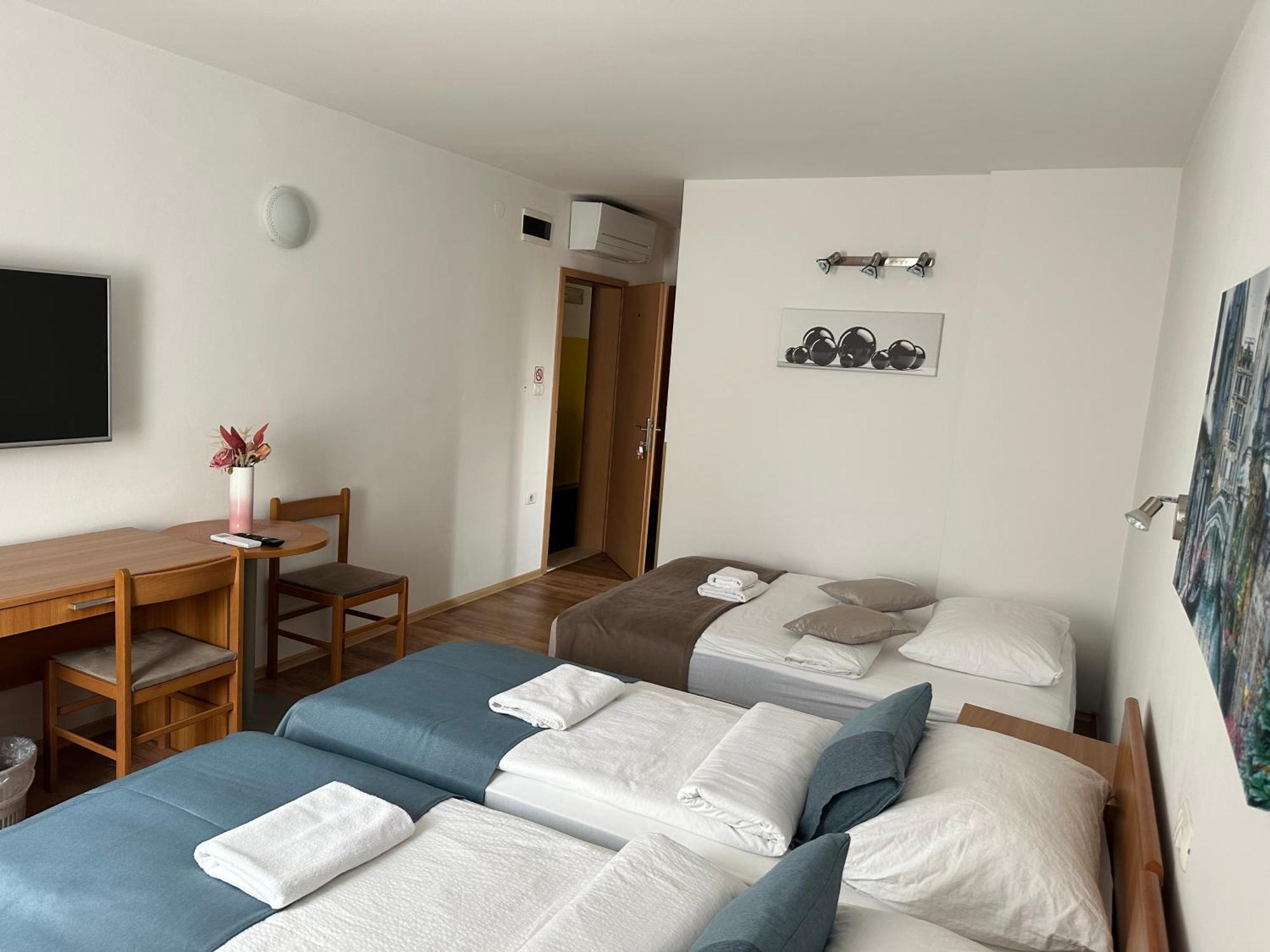 Garni Hotel Keltika อิซอลา ภายนอก รูปภาพ