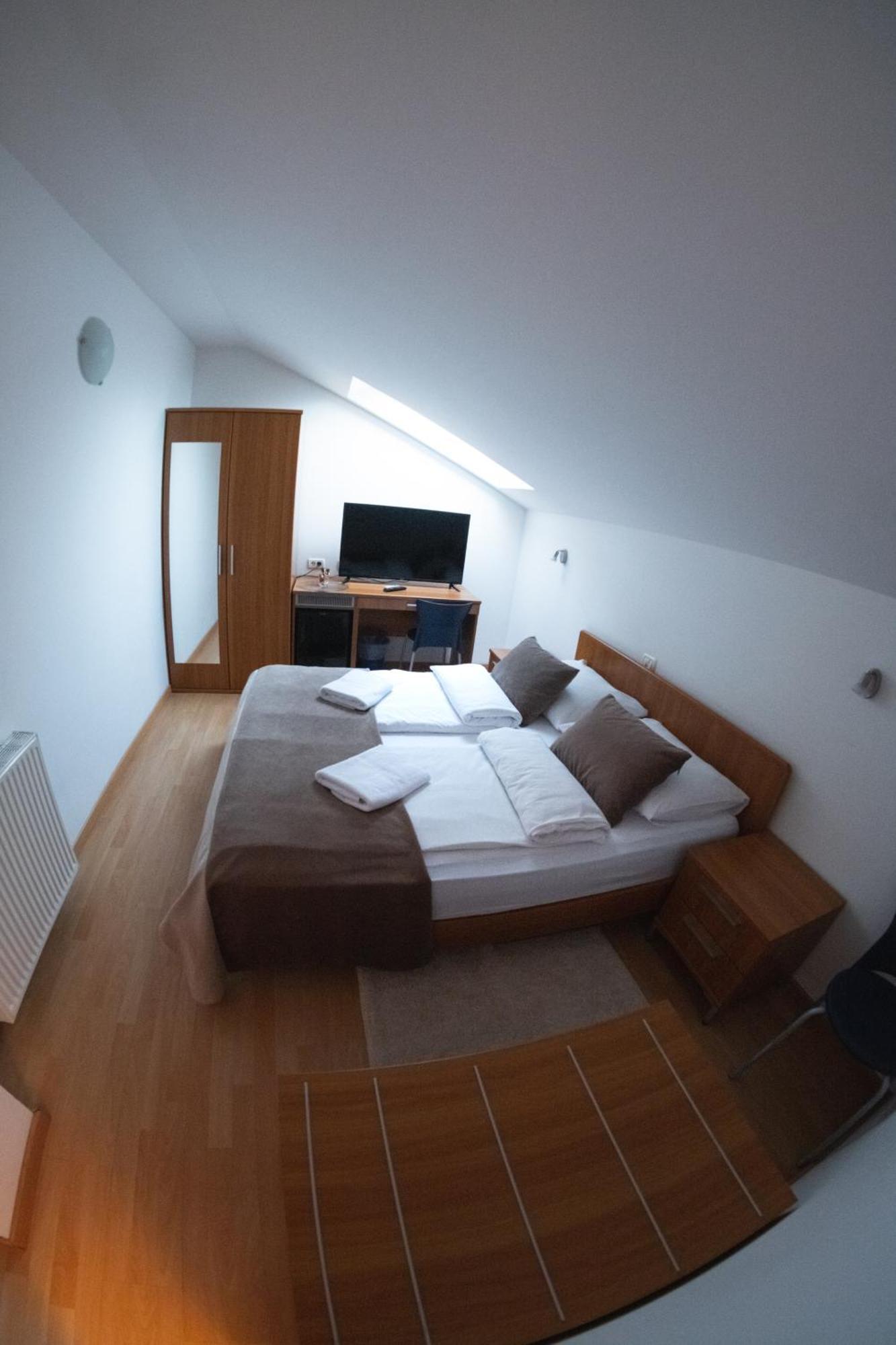 Garni Hotel Keltika อิซอลา ภายนอก รูปภาพ