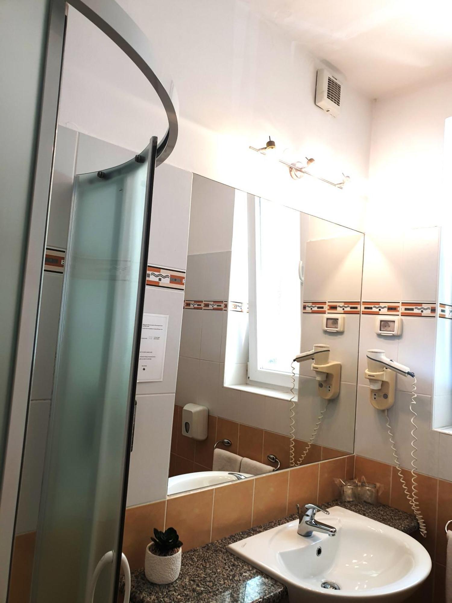 Garni Hotel Keltika อิซอลา ภายนอก รูปภาพ