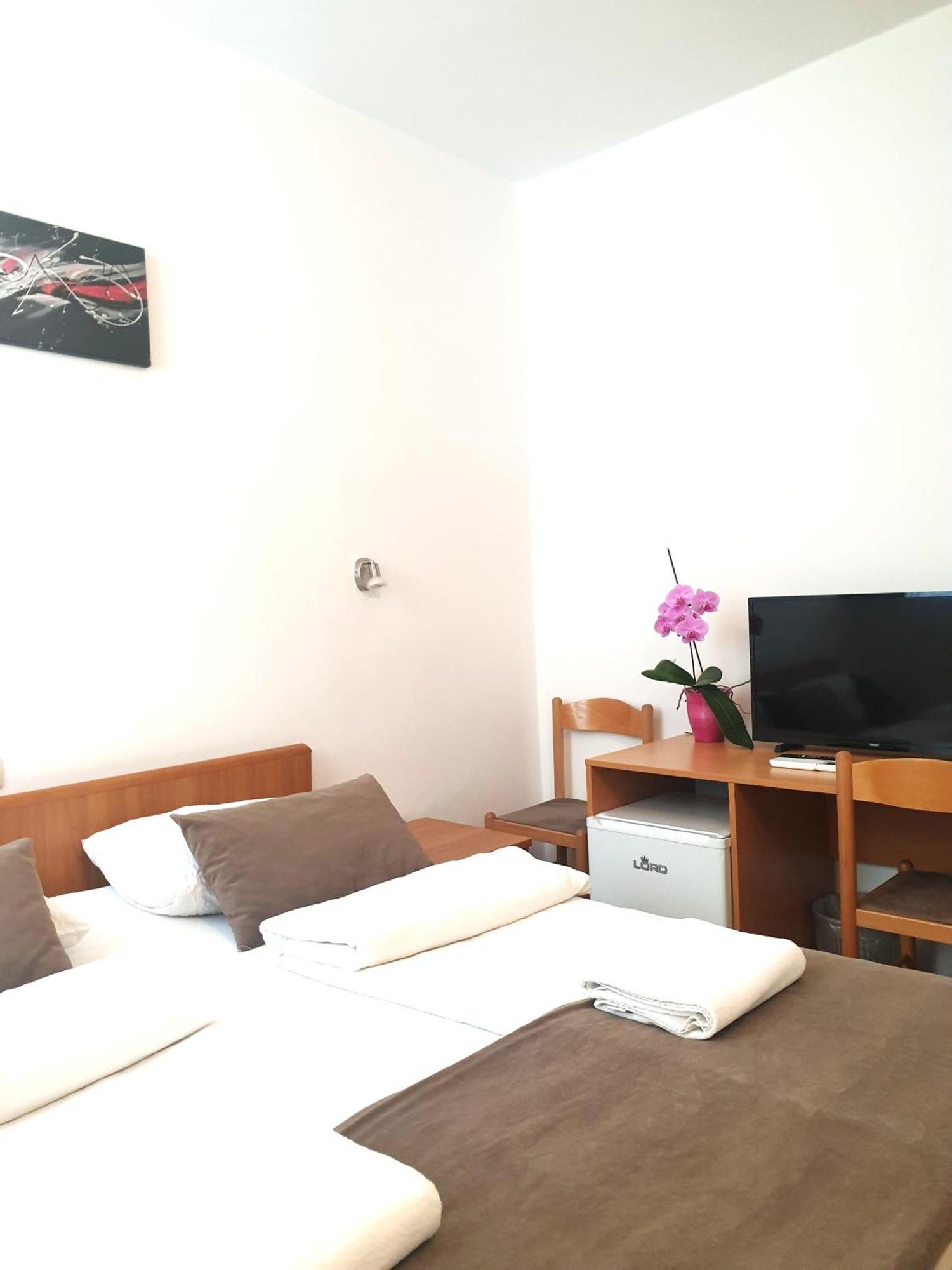 Garni Hotel Keltika อิซอลา ภายนอก รูปภาพ